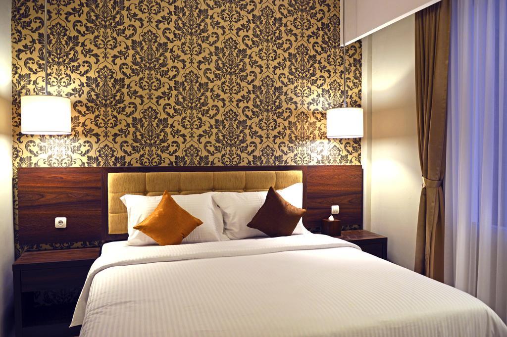 Hotel Safira Magelang Quarto foto