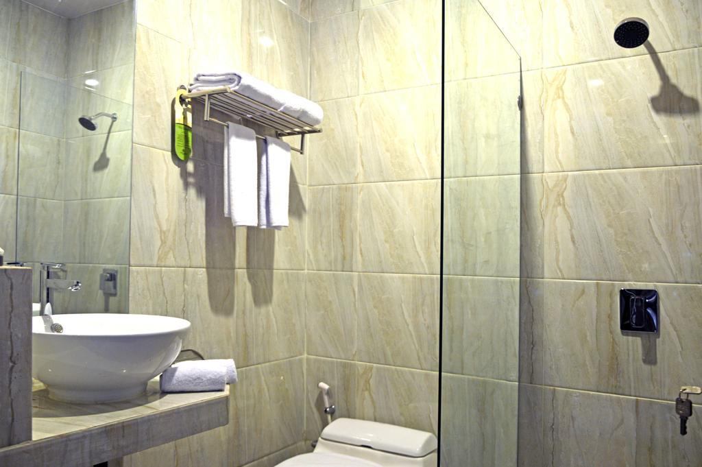 Hotel Safira Magelang Quarto foto